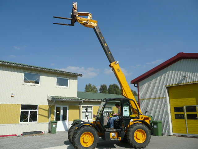 JCB teleszkópos szöveg 2.JPG